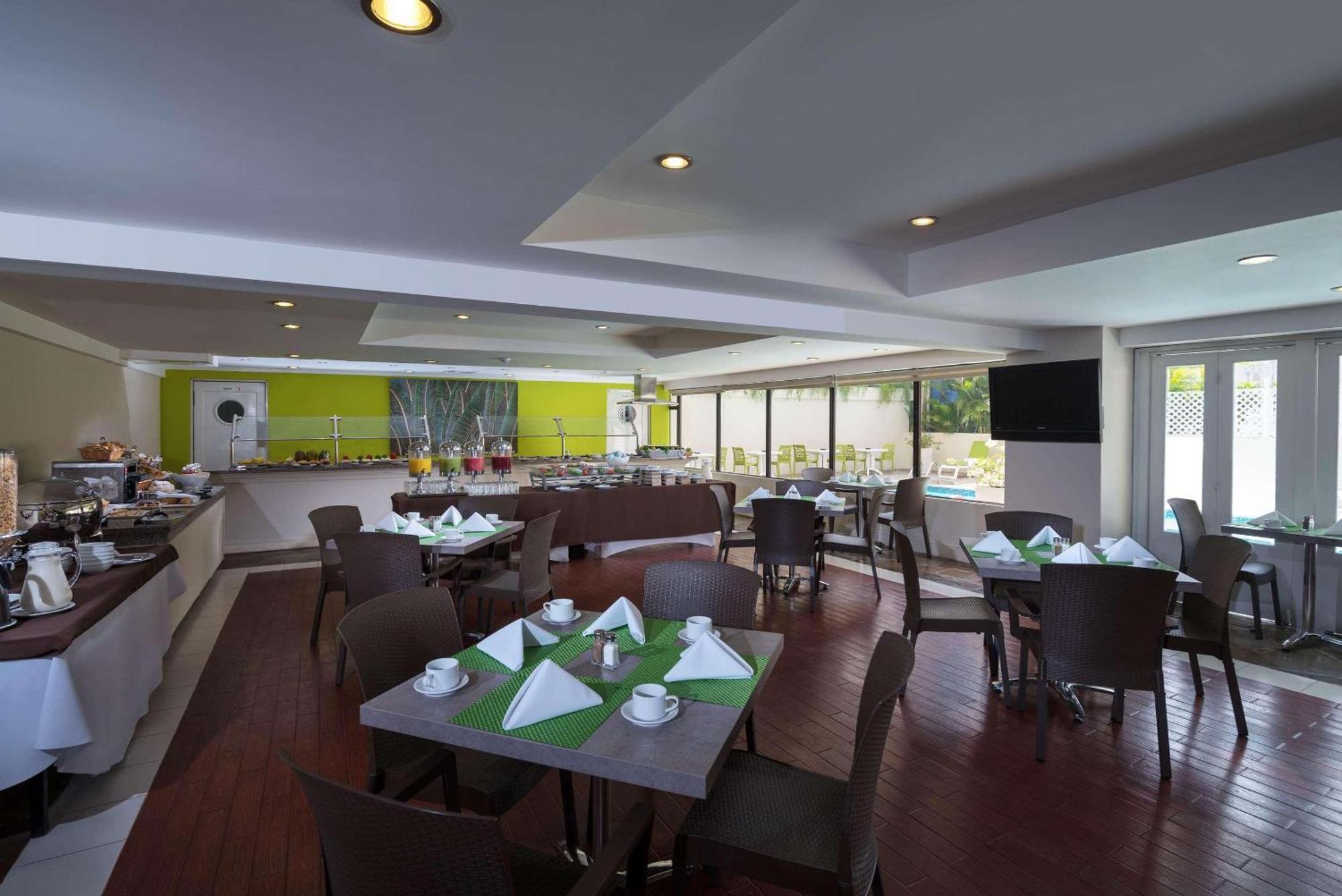 Radisson Hotel Santo Domingo Exterior photo