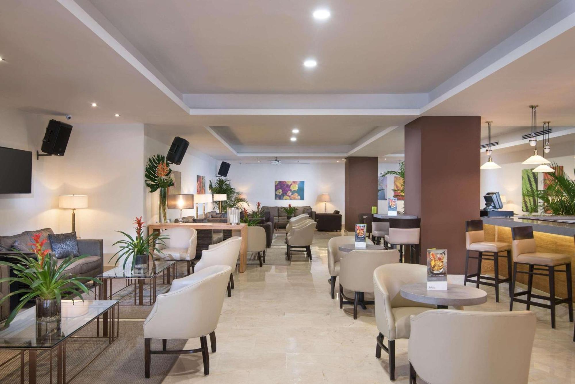 Radisson Hotel Santo Domingo Exterior photo